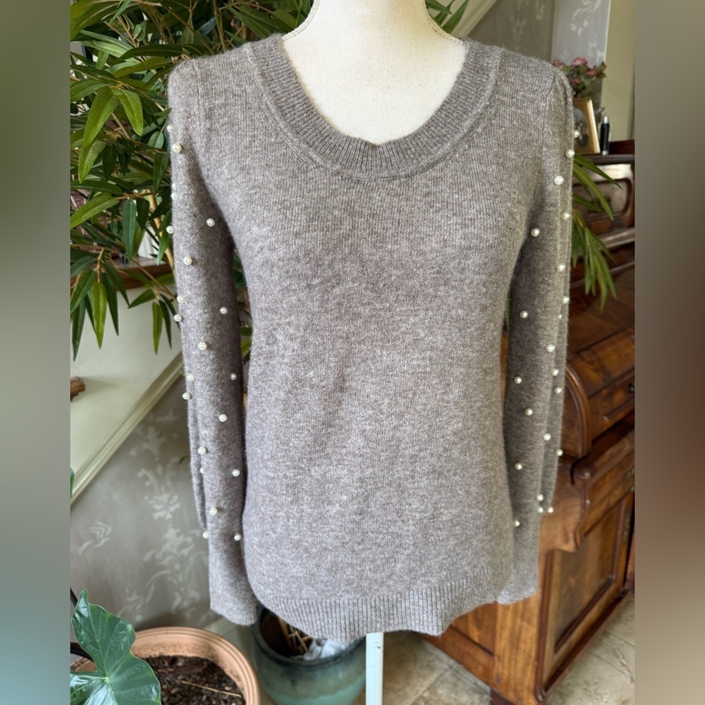 LOFT ladies gray with pearl accessory long sleeves sweater XS - Picture 9 of 14